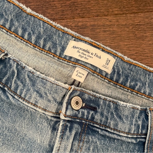 Abercrombie and Fitch high-rise mom denim shorts curve love size 34 - Picture 2 of 3